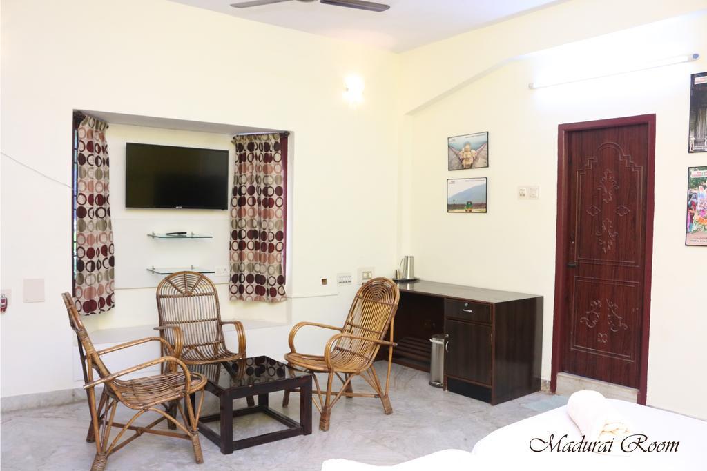 Elements Hostel Chennai Room photo
